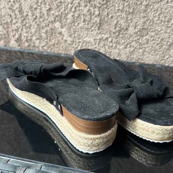 Never worn Woman’s sandals size 9 black velvet with wicker looking bottom. - Picture 2 of 4